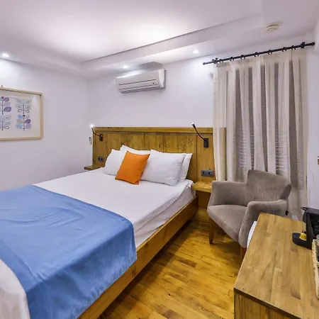 Old Town Hotel *