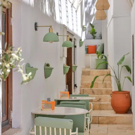 Old Town Hotel *