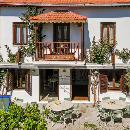 Old Town Hotel *