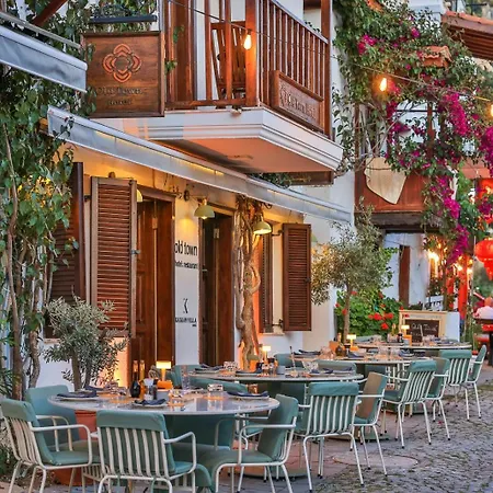 Old Town Hotel *