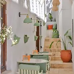 Old Town Hotel *